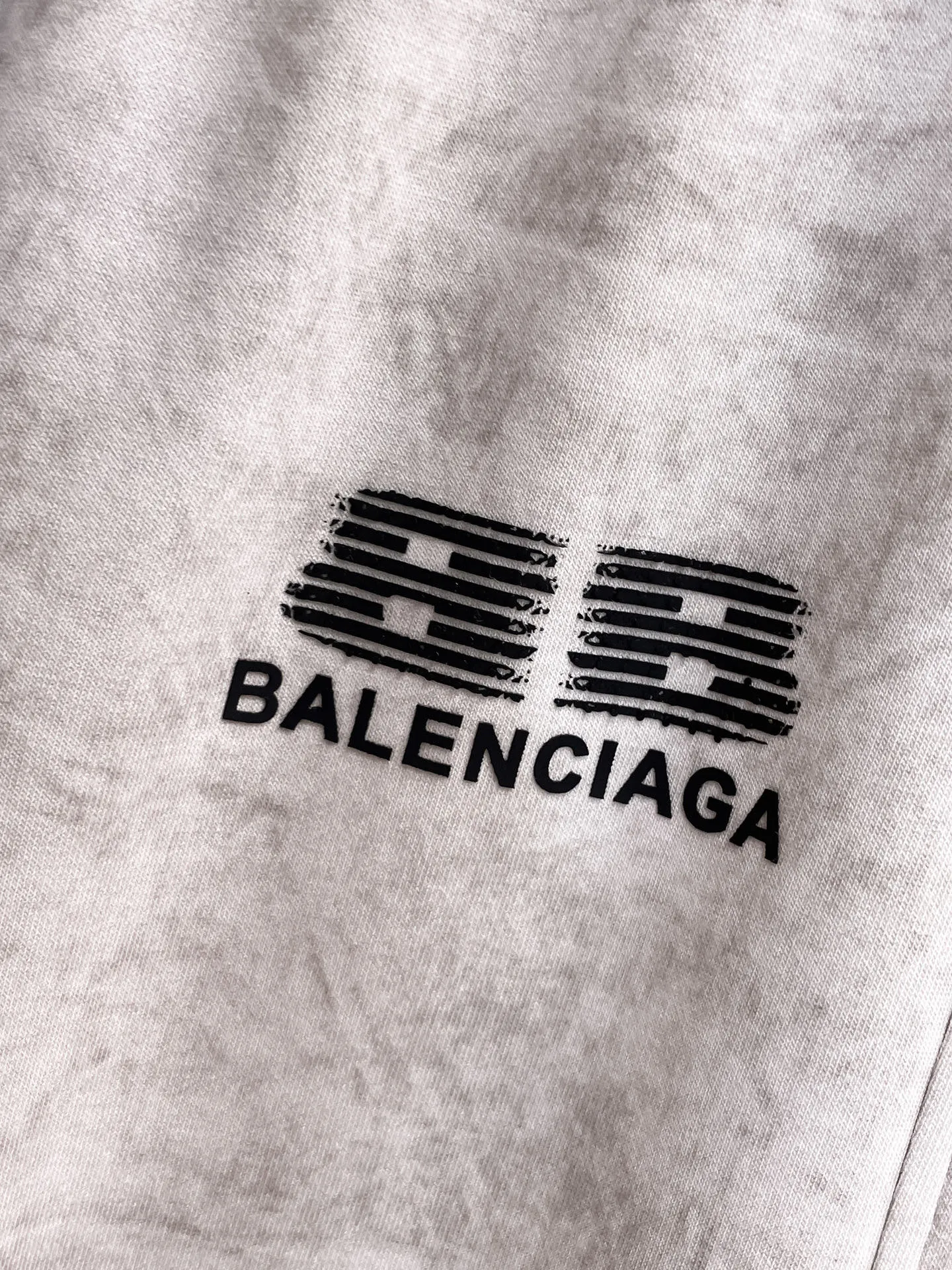 Balenciaga 🆕2026 Autumn and Winter New Arrival Casual Pants! The official website will be released simultaneously. Brand Classic LOGO casual pants, customized fabrics, excellent comfort and strong touch. Highly recognisable, perfect appearance and craftsmanship. Size:M-3XL